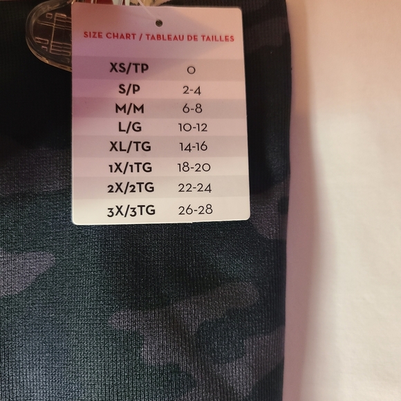 Spanx dark camo leggings. Women’s size 1X . New with tags! - Picture 7 of 9